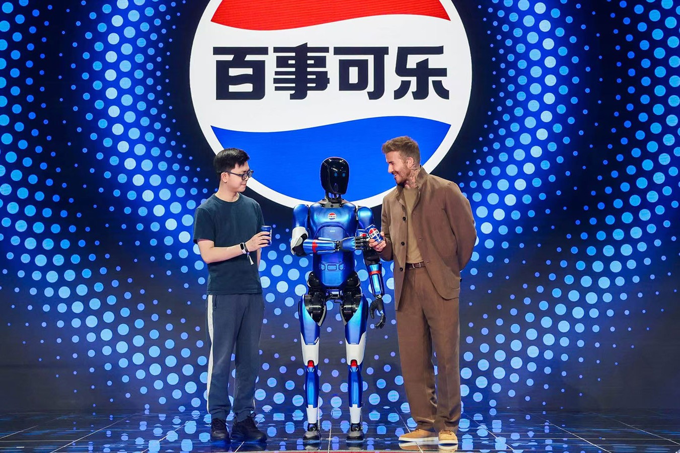J9直营集团机器人携手百事中国共创“百事蓝宝” 共燃渴望新章